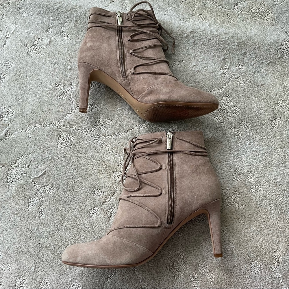 Vince Camuto Chenai Suede Dress Ankle
Boots in Khaki size 9.5